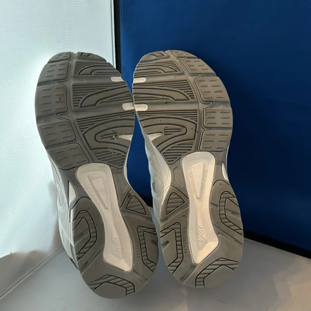 Avis Avi-Verge walking‎ shoes size 9.5 women